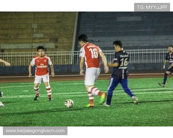 专业真人足球直播间实时解说,带你身临其境感受足球激情 专业真人足球直播间实时解说,带你身临其境感受足球激情